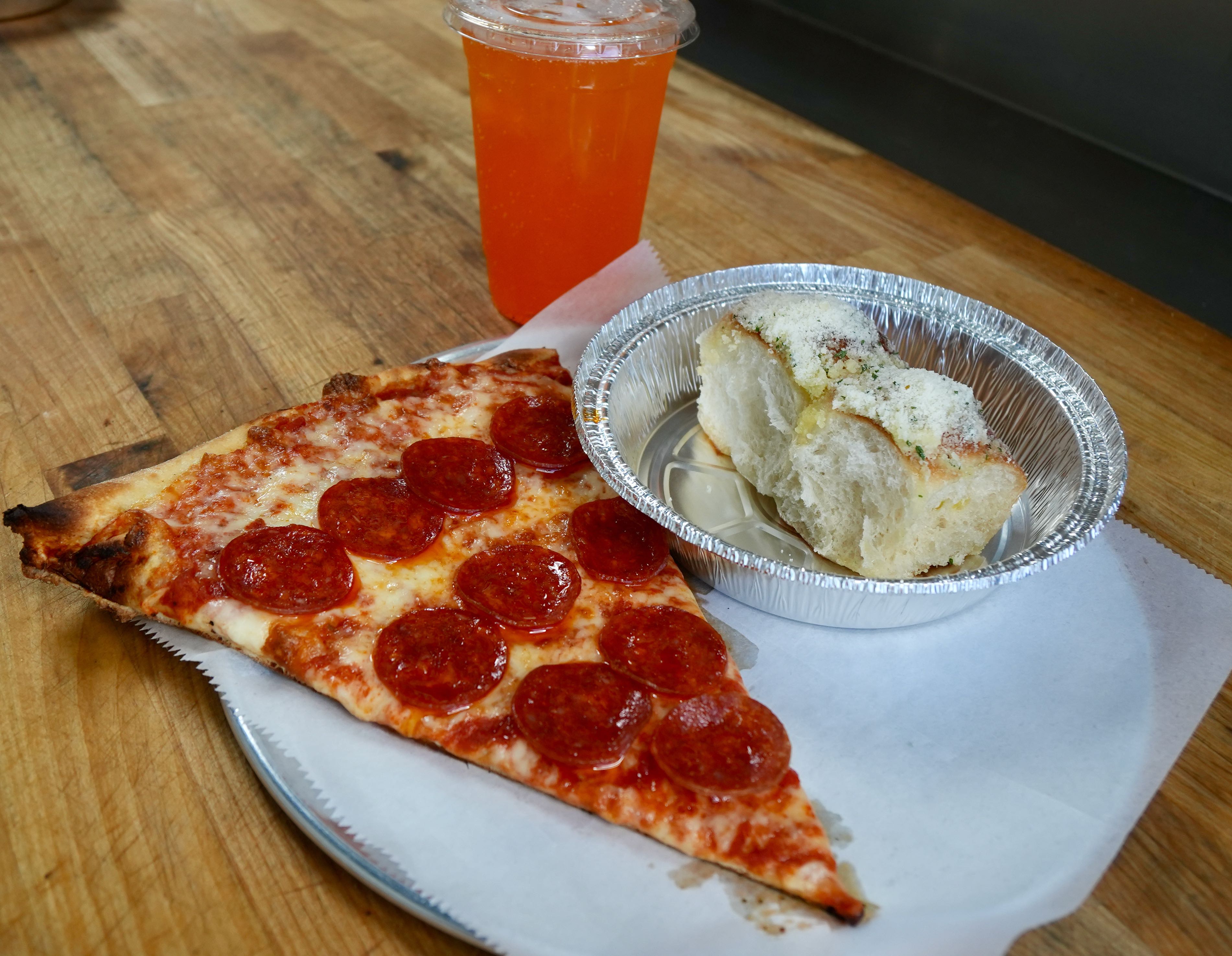 Slice, garlic knots and drink lunch special